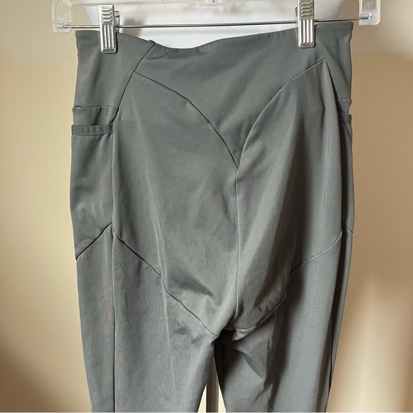 Gymshark Gray/Black Asymmetric Leggings size Medium - Picture 9 of 9